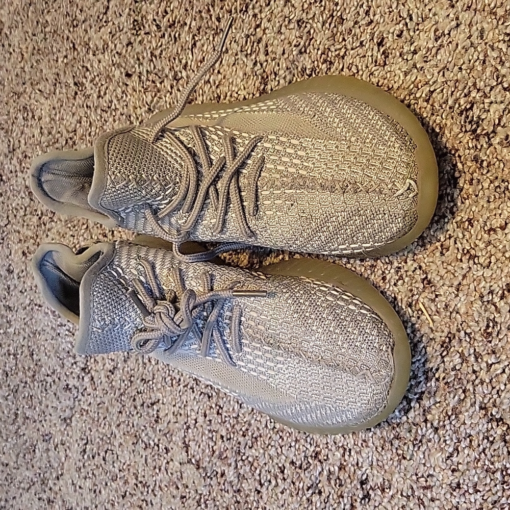 Boys size 4 sneakers